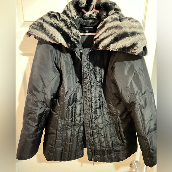 Fur lined neck, Black Winter Jacket with inner lining and pockets - Picture 2 of 5